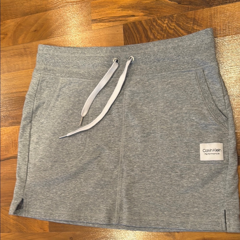 Calvin Klein performance casual skirt women’s medium.‎
